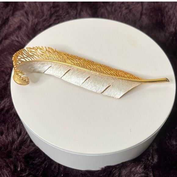 Vintage two tone curled feather brooch - Picture 1 of 4